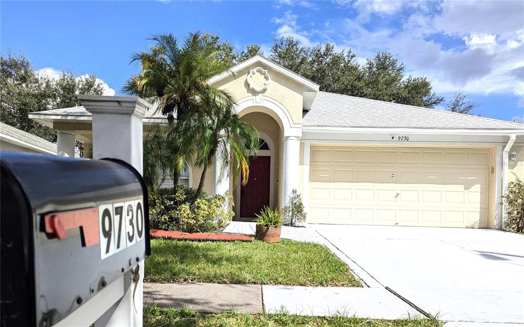 9730 WHITE BARN WAY RIVERVIEW, FL 33569