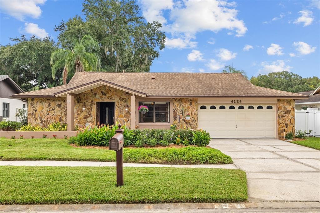 4124 HOLLOWTRAIL DRIVE TAMPA, FL 33624