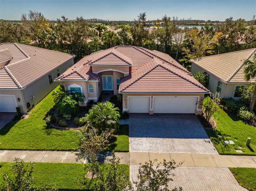 4977 SAPPHIRE SOUND DRIVE WIMAUMA, FL 33598