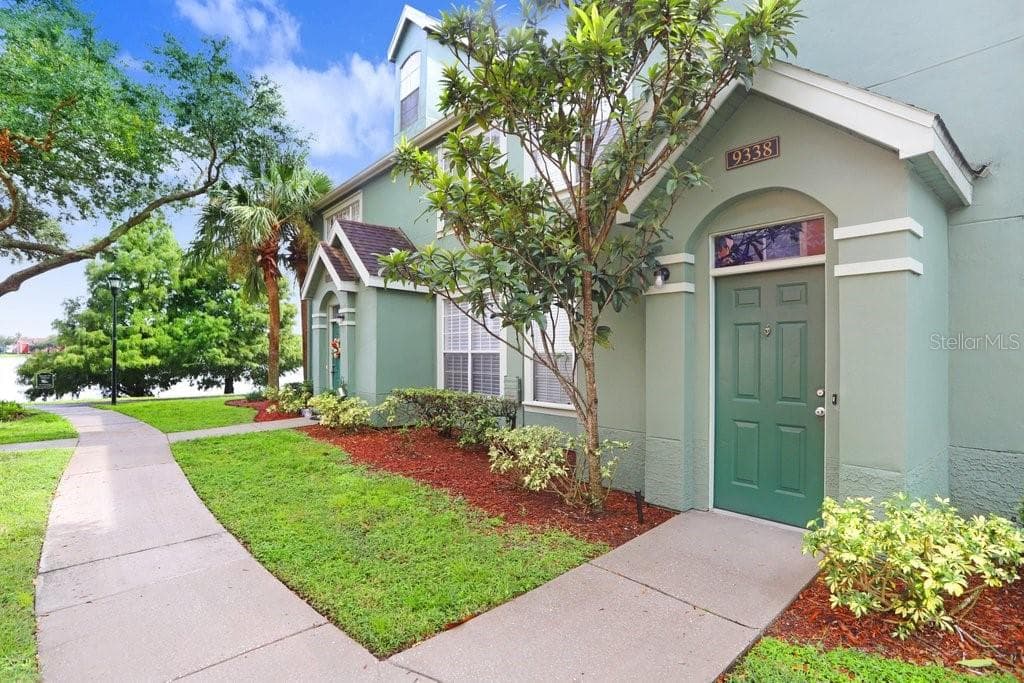 9338 LAKE CHASE ISLAND WAY UNIT 9338 TAMPA, FL 33626
