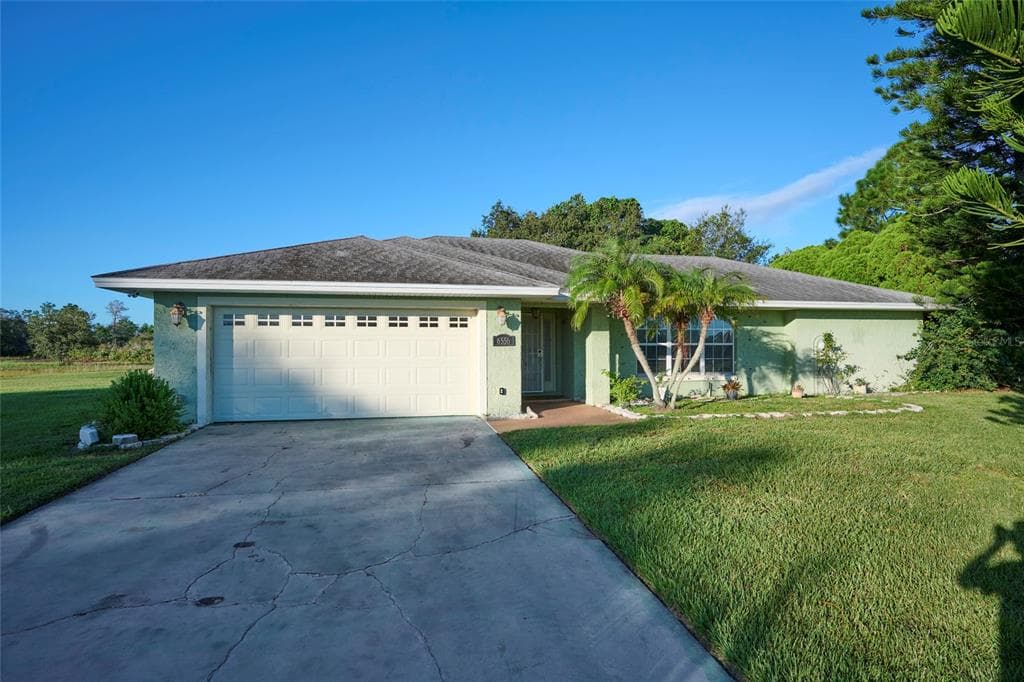 6556 RED GRANGE BOULEVARD INDIAN LAKE ESTATES, FL 33855