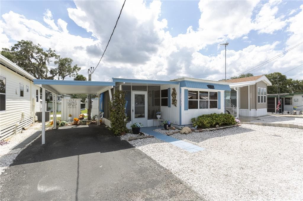 5646 OAK RIDGE AVENUE NEW PORT RICHEY, FL 34652