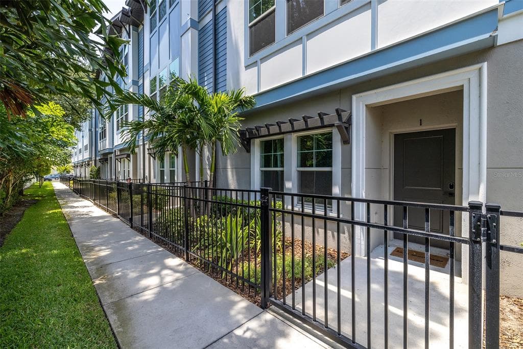 3120 W AZEELE STREET UNIT 1 TAMPA, FL 33609