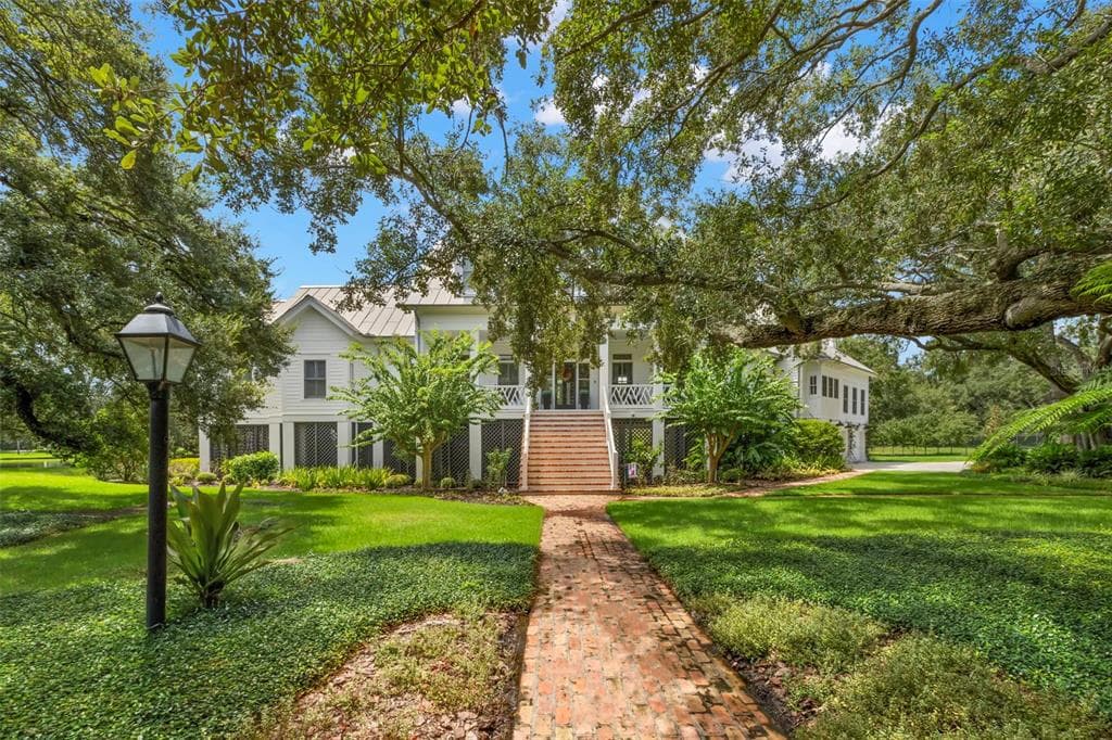 5435 LYKES LANE TAMPA, FL 33611