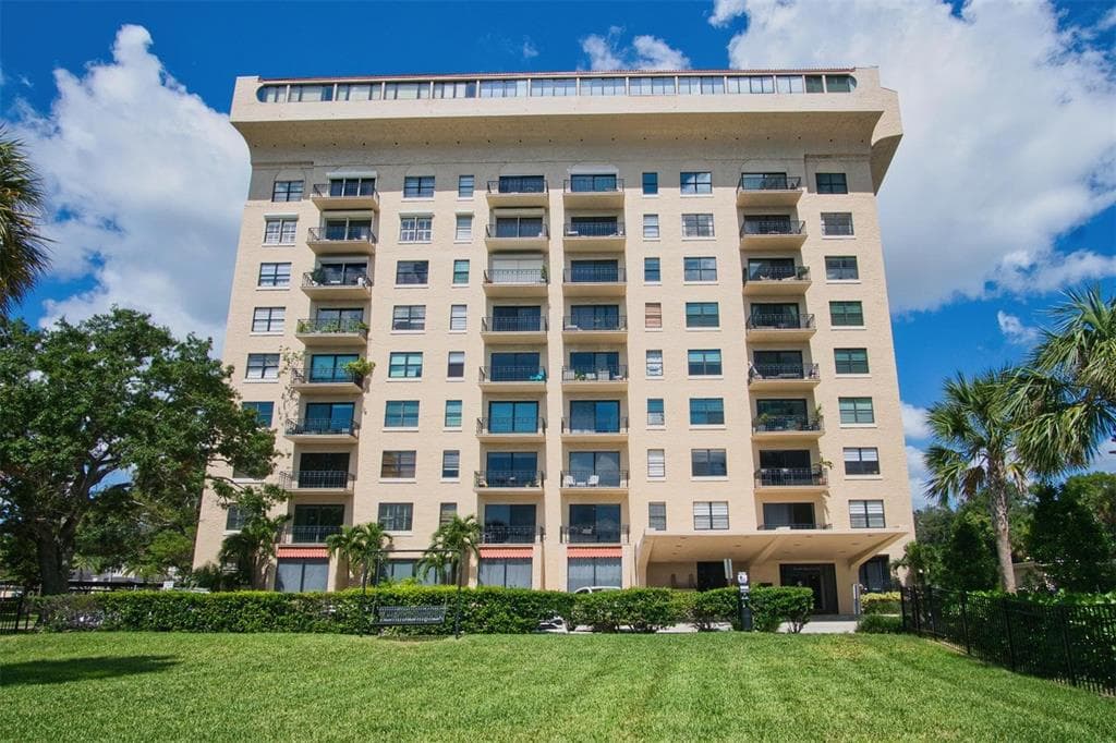 2109 BAYSHORE BOULEVARD UNIT 207 TAMPA, FL 33606