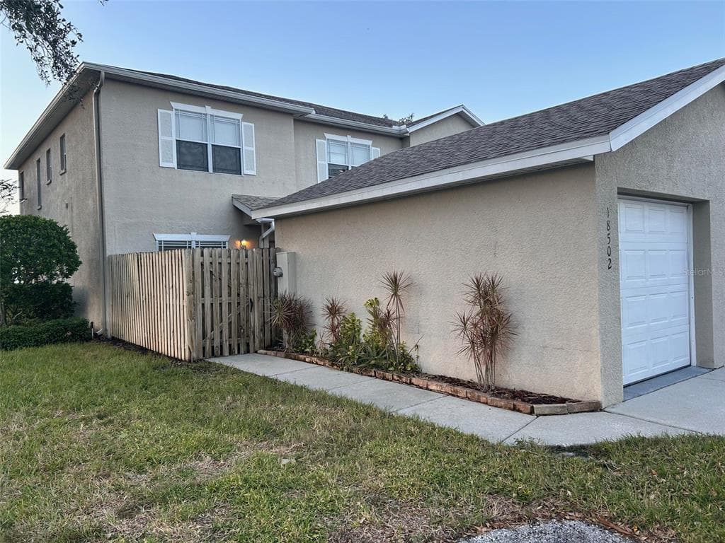 18502 PEBBLE LAKE COURT TAMPA, FL 33647