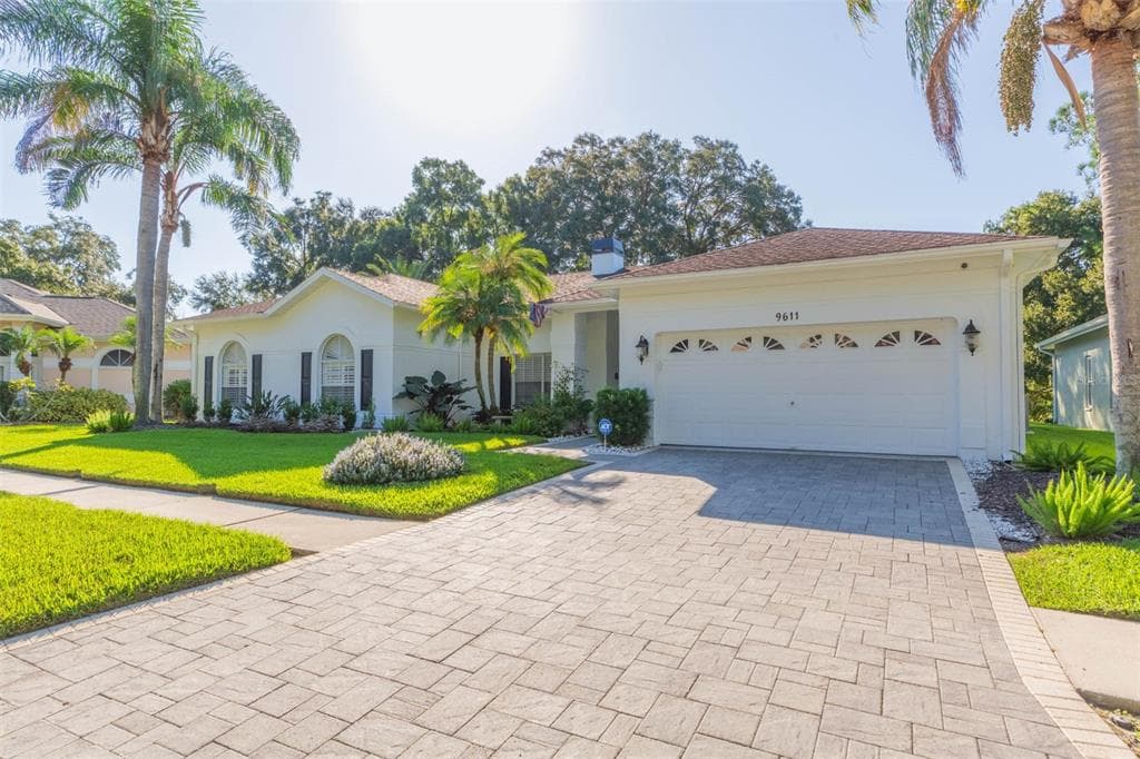 9611 NORCHESTER CIRCLE TAMPA, FL 33647