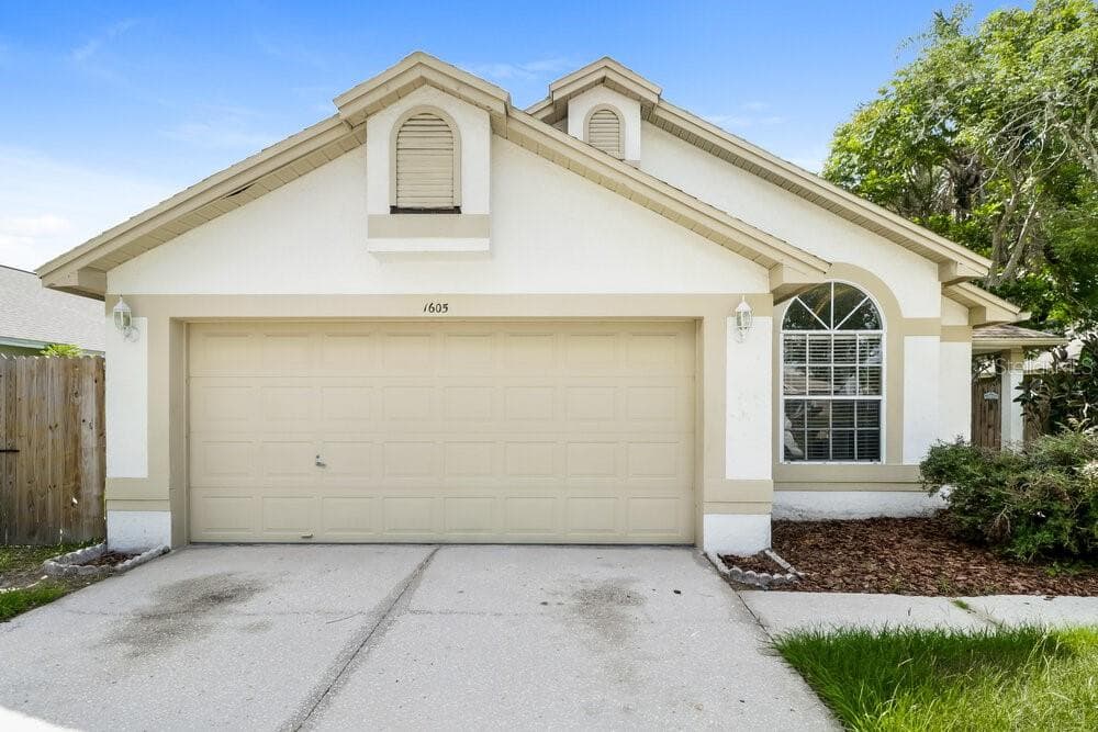 1605 TAILOR ROAD LUTZ, FL 33559