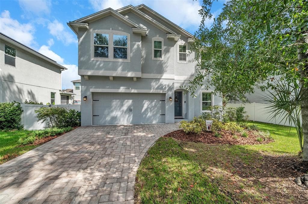 2719 W LAKE AVENUE TAMPA, FL 33607
