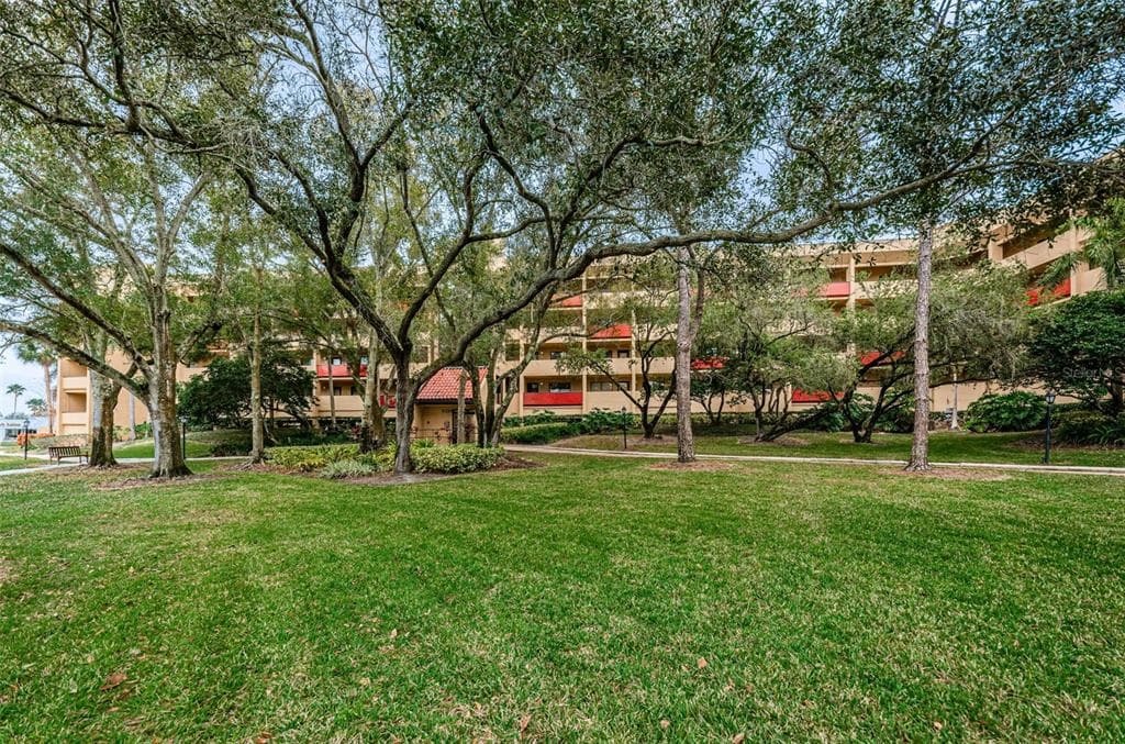 3078 EASTLAND BOULEVARD UNIT 305 CLEARWATER, FL 33761