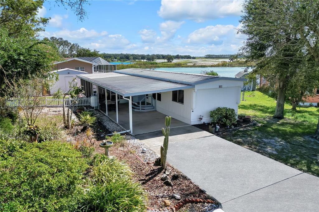 1021 CARVER STREET LAKE WALES, FL 33853
