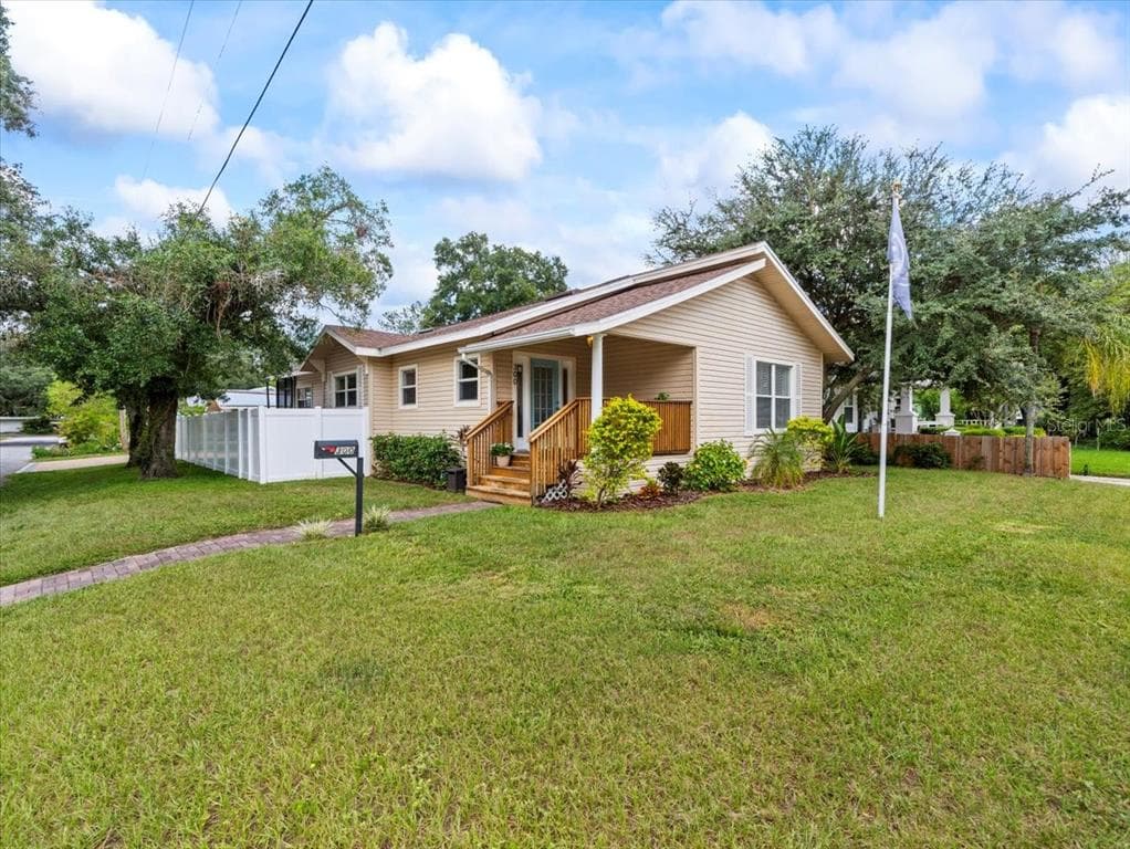 300 E NORTH STREET TAMPA, FL 33604