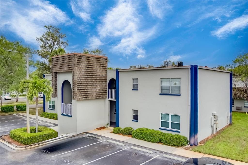 3146 29TH AVENUE N UNIT 203 ST PETERSBURG, FL 33713