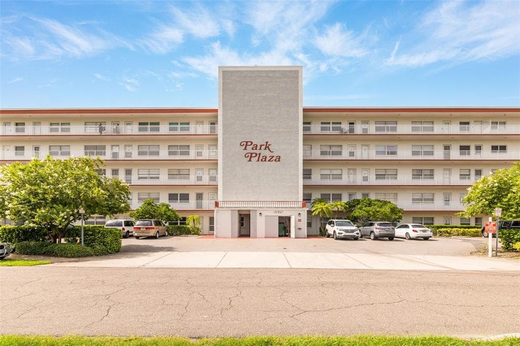 5060 76TH AVENUE N UNIT 101 PINELLAS PARK, FL 33781