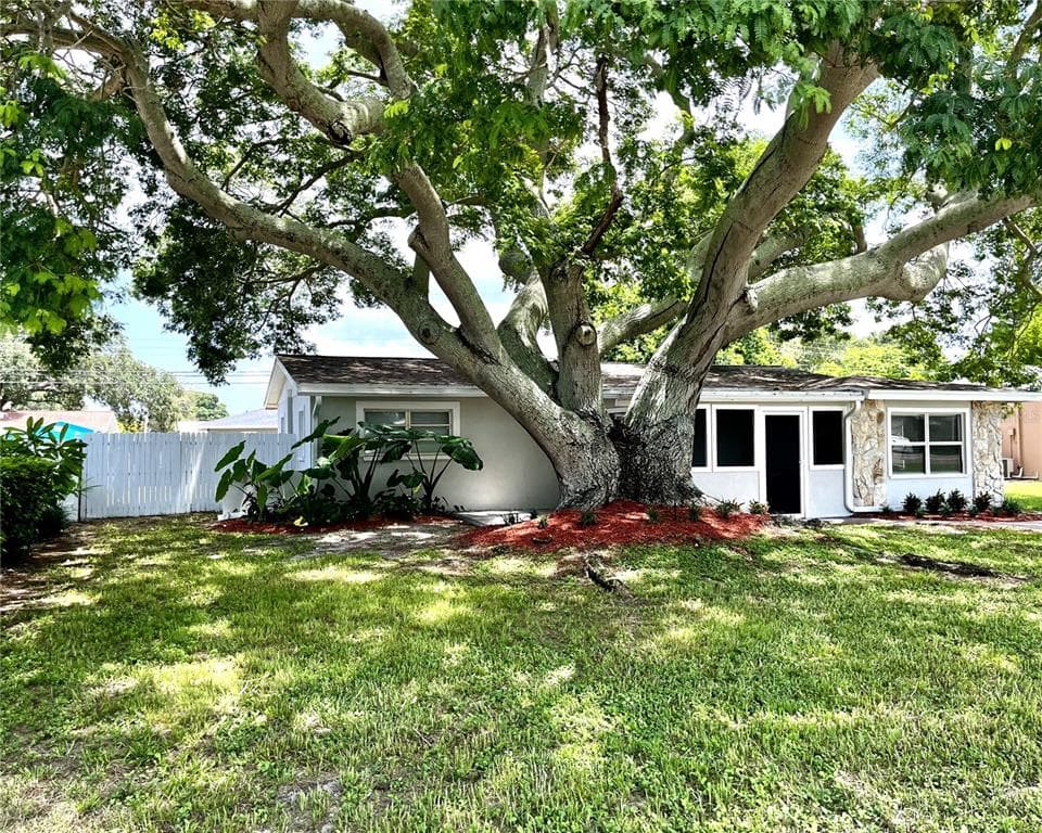 13951 94TH AVENUE SEMINOLE, FL 33776