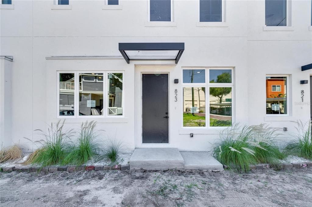 835 CALLA TERRACE N ST PETERSBURG, FL 33701