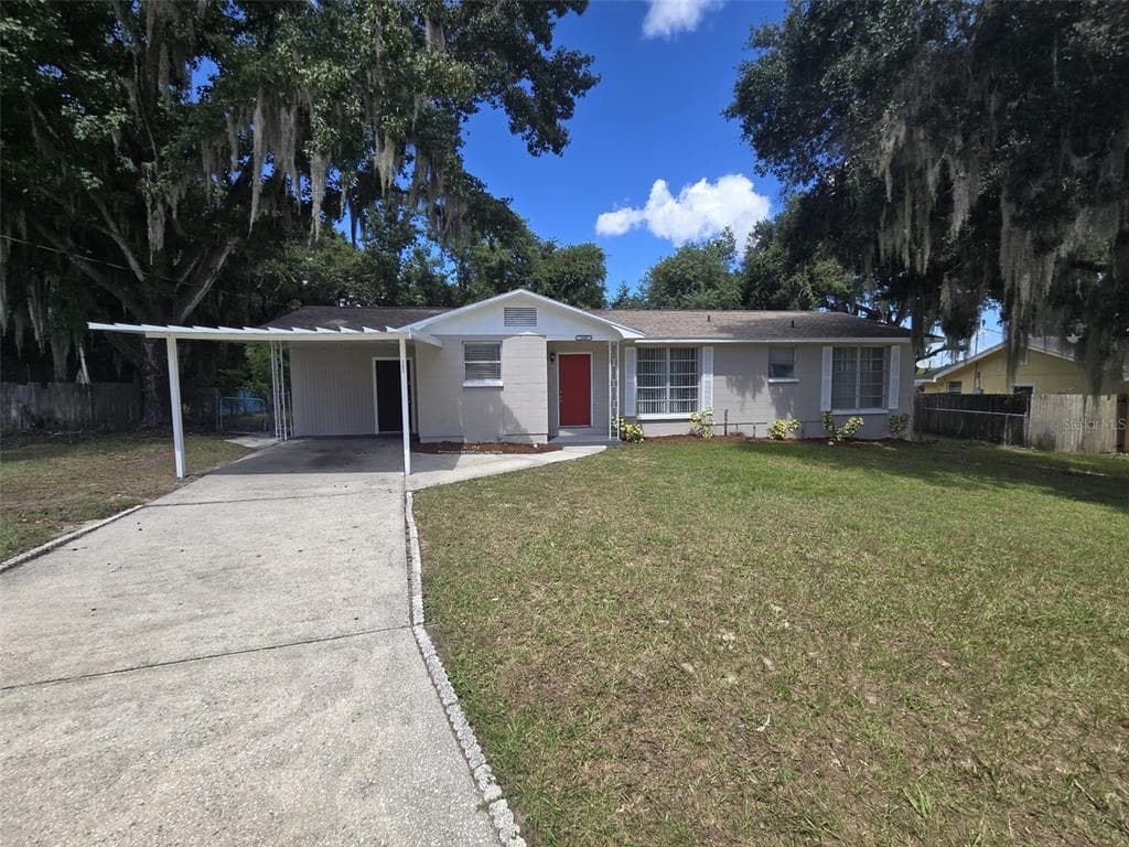1608 CREST AVENUE LEESBURG, FL 34748