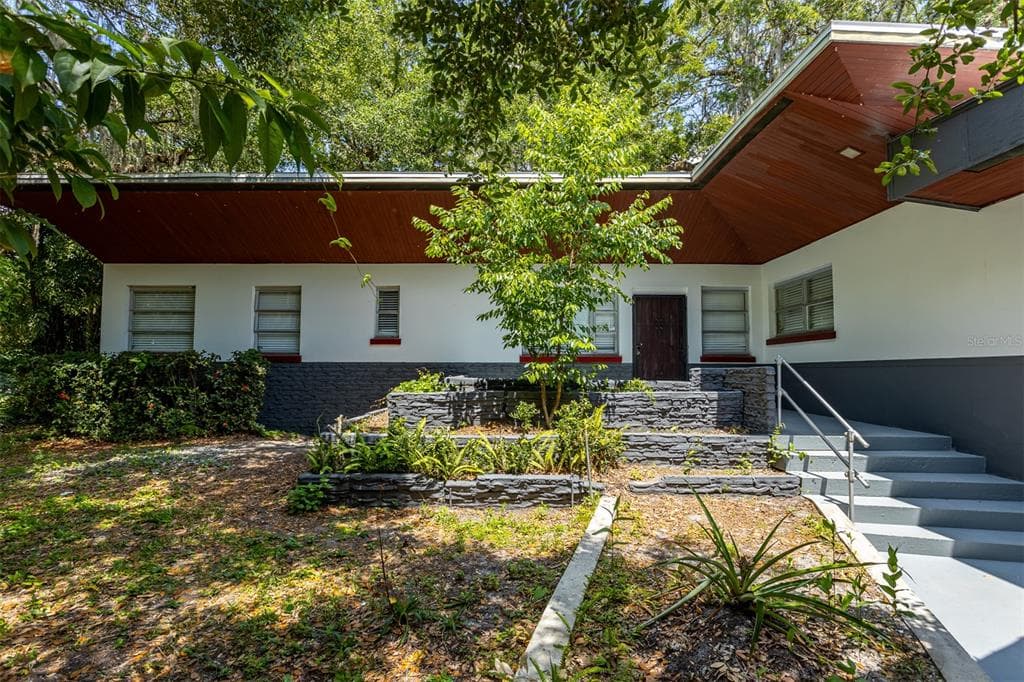 1630 E MULBERRY DRIVE TAMPA, FL 33604