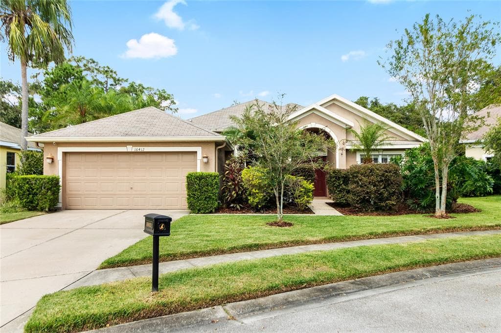 16412 BRIDGELAWN AVENUE LITHIA, FL 33547