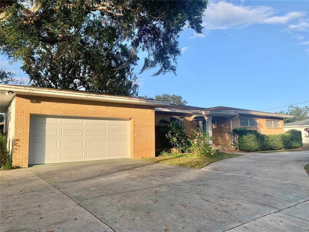 5622 OAKLAND DRIVE TAMPA, FL 33617