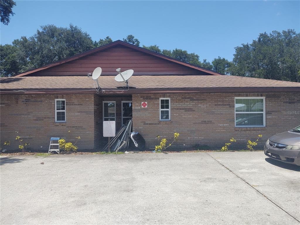 3215 BLOOMINGDALE VILLAS COURT BRANDON, FL 33511