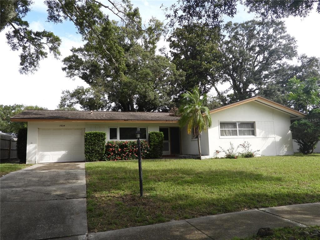 1624 CHATEAU DRIVE CLEARWATER, FL 33756