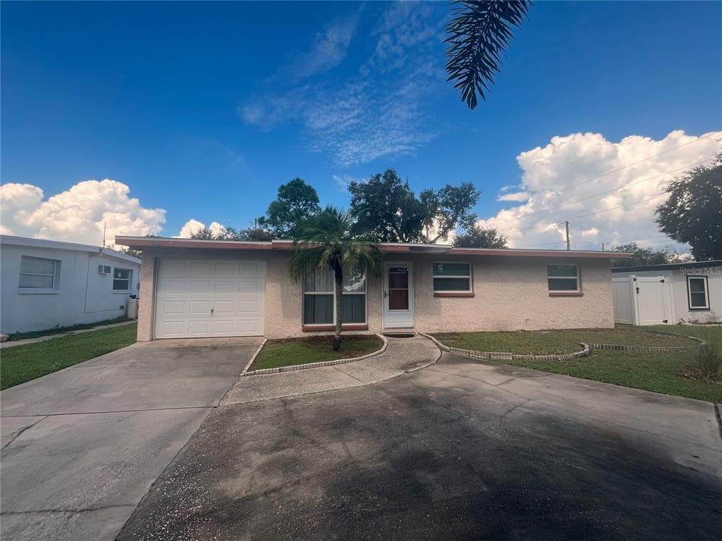 2192 BARCELONA DRIVE CLEARWATER, FL 33764