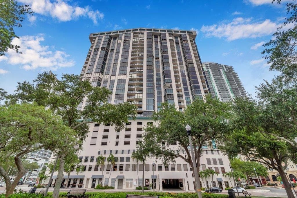 1 BEACH DRIVE SE UNIT 1208 ST PETERSBURG, FL 33701