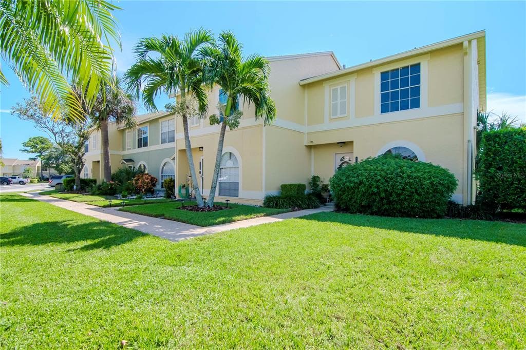 1532 CHATEAUX DE VILLE COURT CLEARWATER, FL 33764