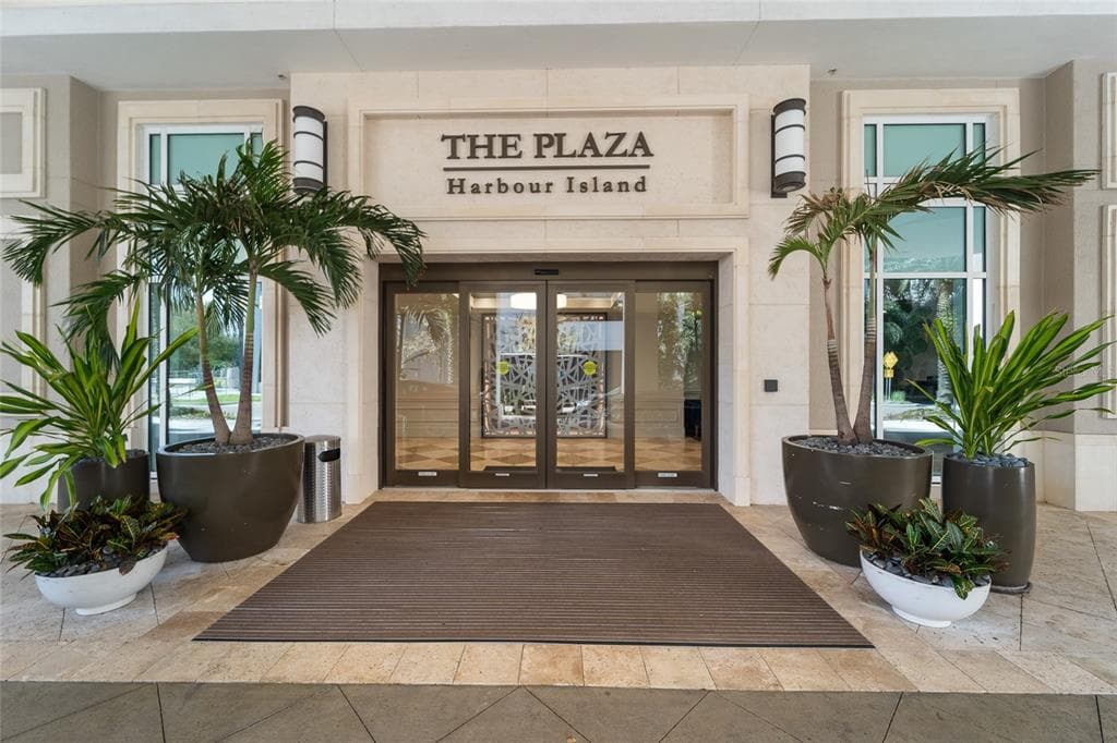 450 KNIGHTS RUN AVENUE UNIT 1104 TAMPA, FL 33602