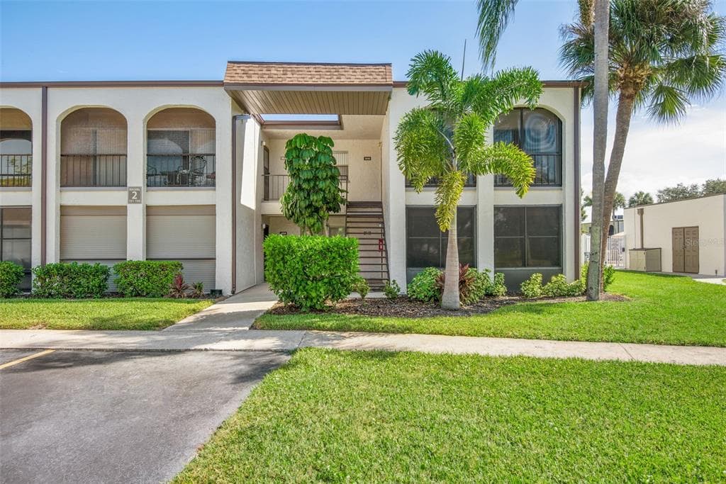 7701 STARKEY ROAD UNIT 102 SEMINOLE, FL 33777