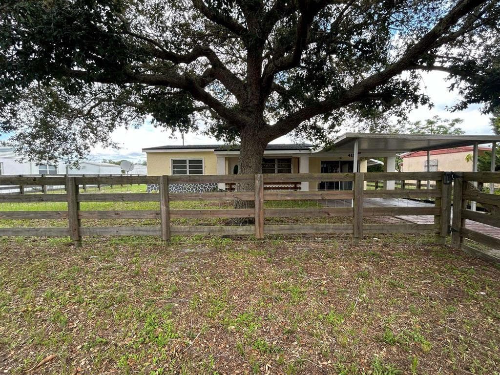 411 THOMAS AVENUE FROSTPROOF, FL 33843