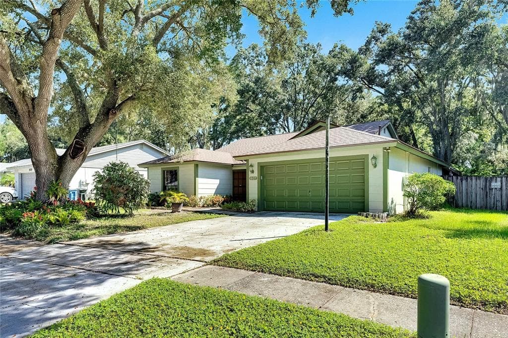 1607 LONG POND DRIVE VALRICO, FL 33594
