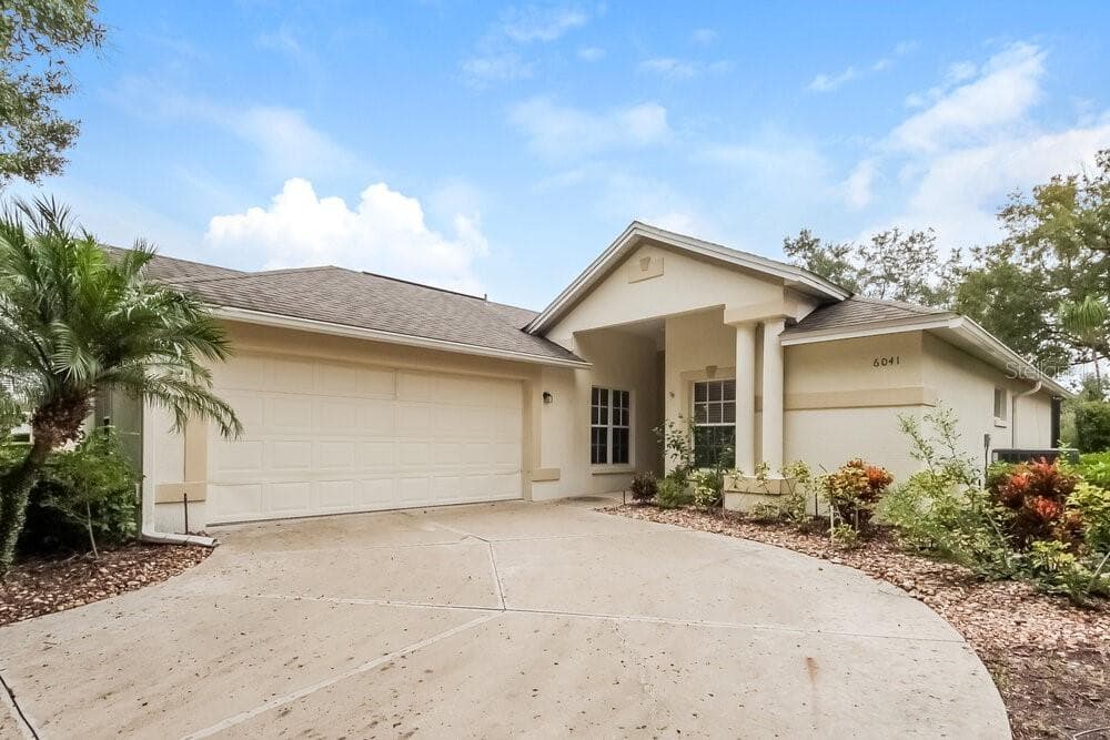 6041 SPRING CREEK COURT MOUNT DORA, FL 32757