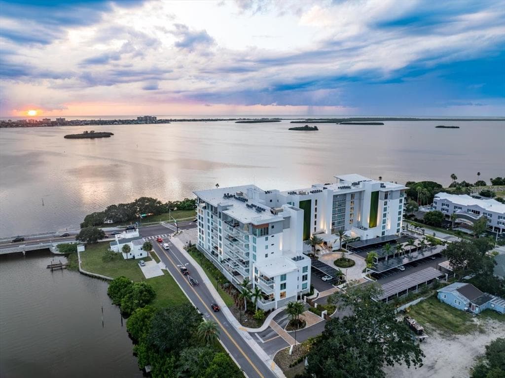 1020 SUNSET POINT ROAD UNIT 511 CLEARWATER, FL 33755
