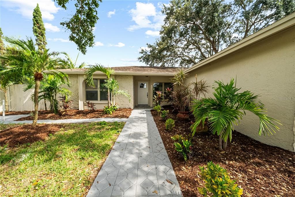 6962 ABERFELDY AVENUE N ST PETERSBURG, FL 33709