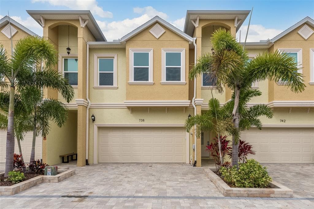 738 GRAND CYPRESS LANE TARPON SPRINGS, FL 34689