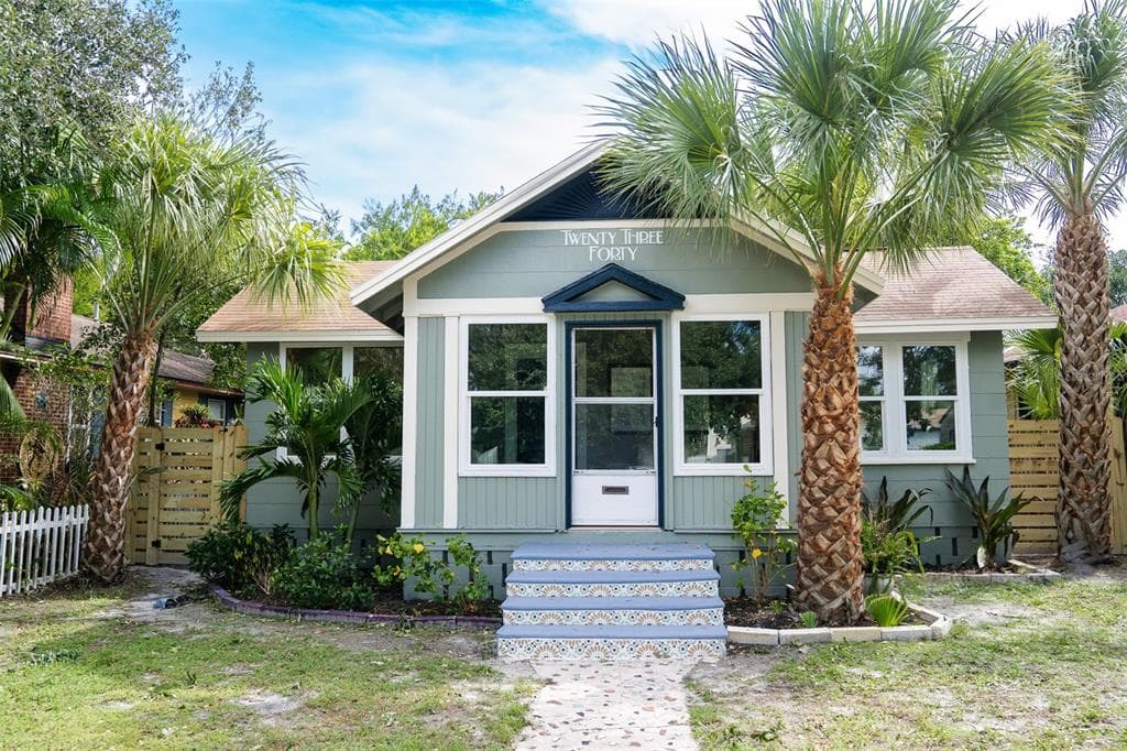 2340 BURLINGTON AVENUE N ST PETERSBURG, FL 33713