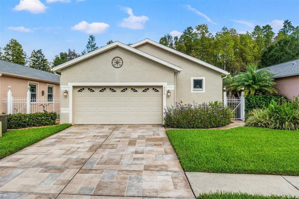 8209 PONKAN ROAD LAND O LAKES, FL 34637