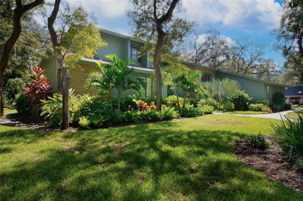 2415 BUTTERNUT COURT