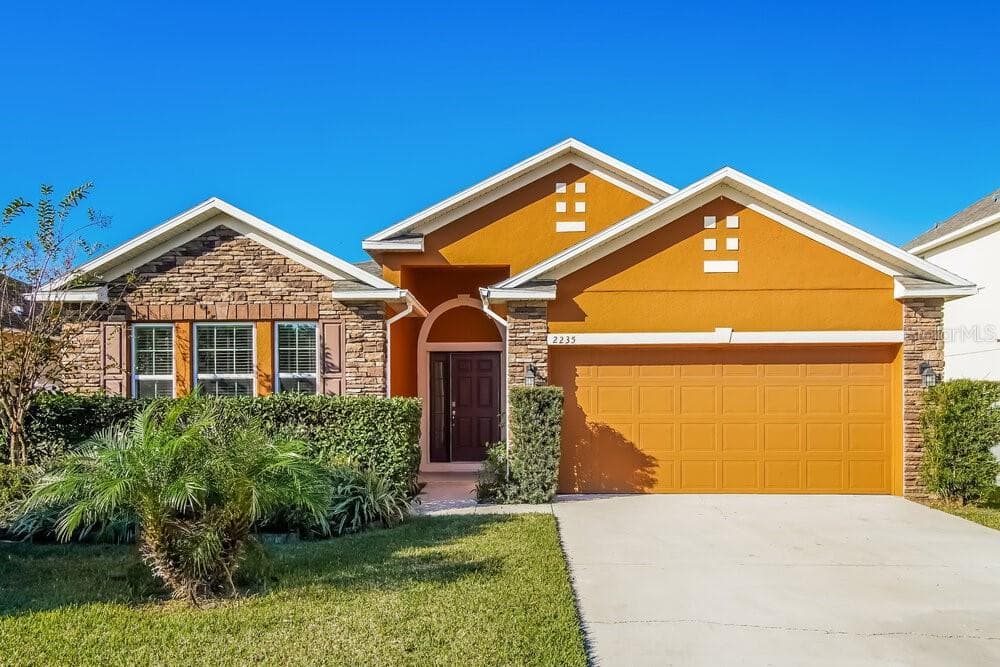 2235 AITKIN LOOP LEESBURG, FL 34748