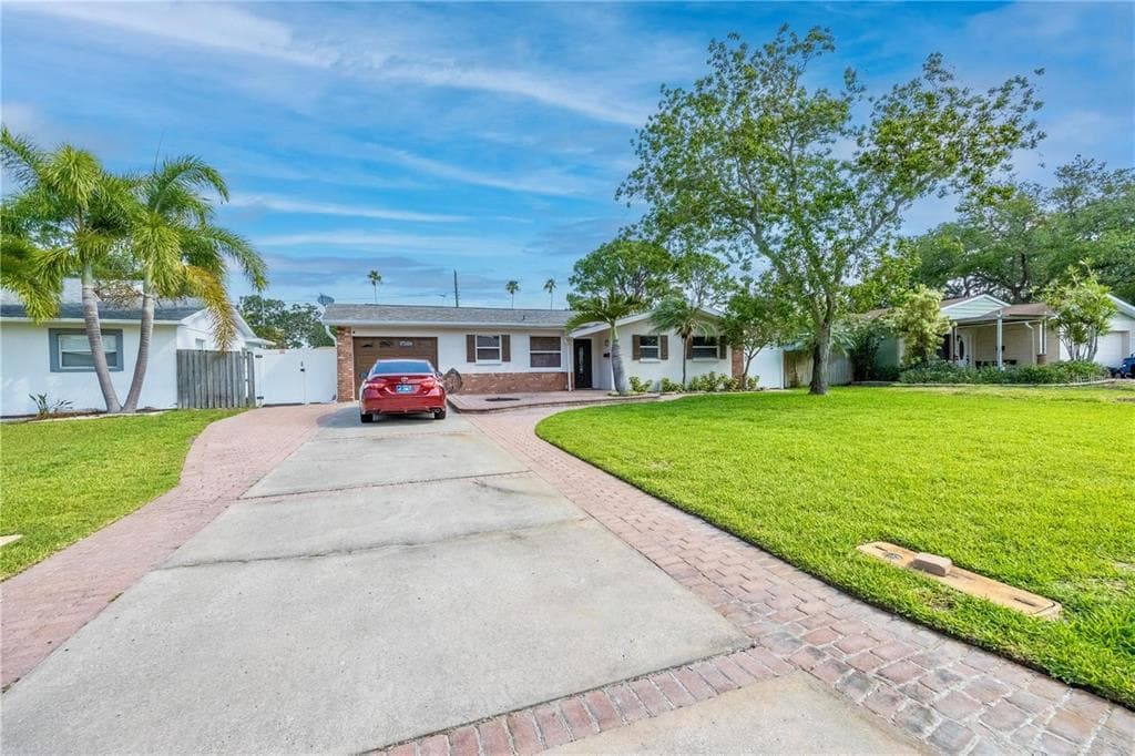 1827 OKLAHOMA AVENUE NE ST PETERSBURG, FL 33703