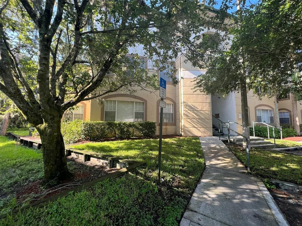 17106 CARRINGTON PARK DRIVE UNIT 605 TAMPA, FL 33647