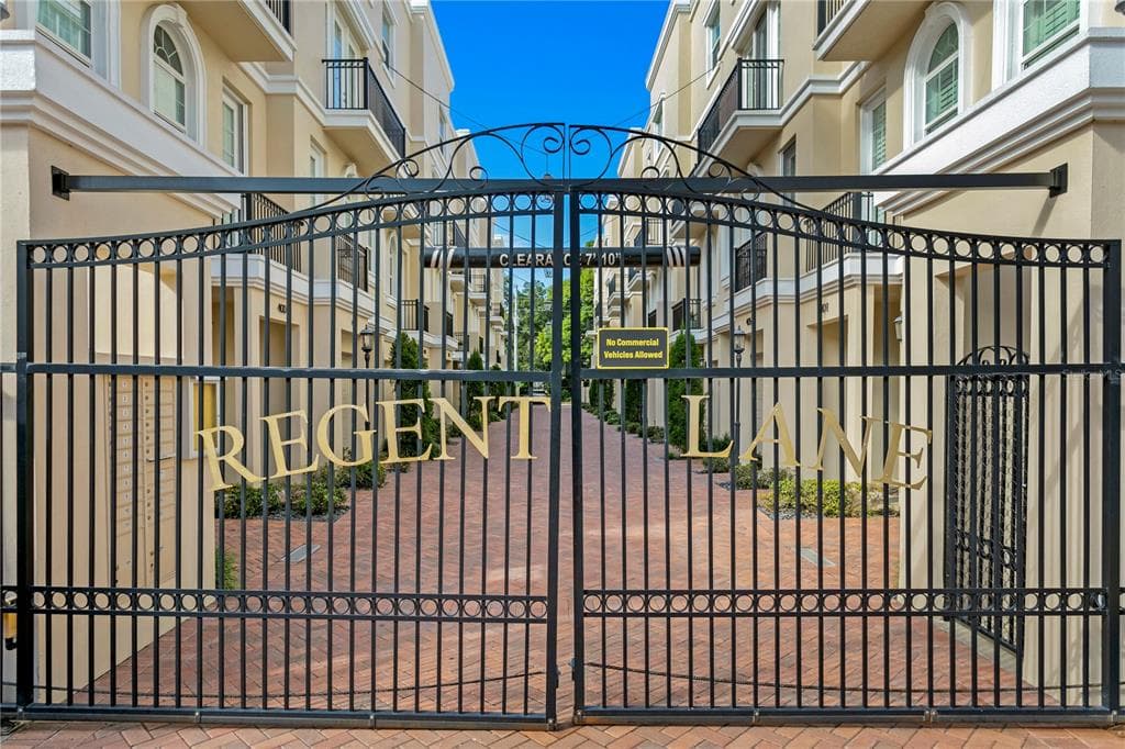 408 REGENT LANE N ST PETERSBURG, FL 33701