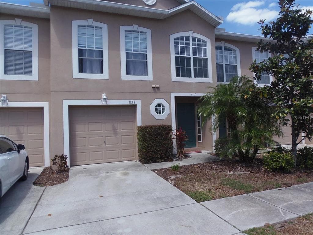 9868 ASHBURN LAKE DRIVE TAMPA, FL 33610