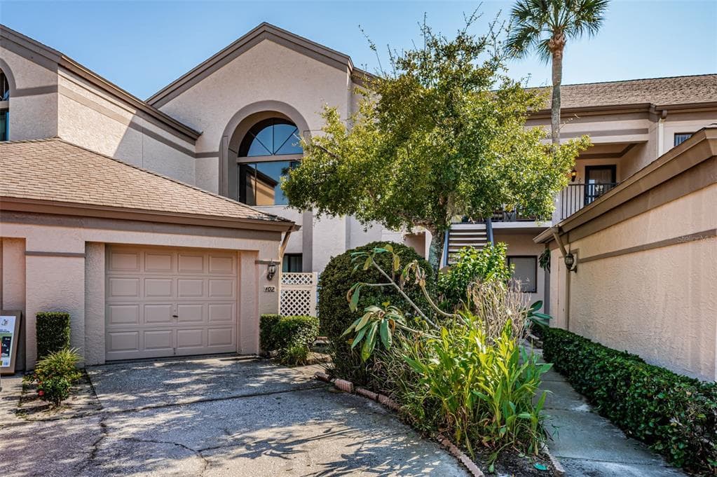 3044 RED OAK COURT UNIT 102 PALM HARBOR, FL 34684