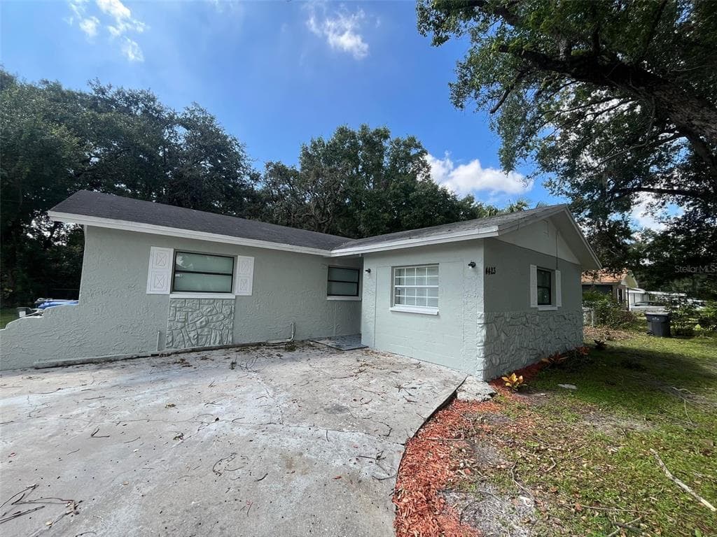 4423 DOLPHIN DRIVE TAMPA, FL 33617