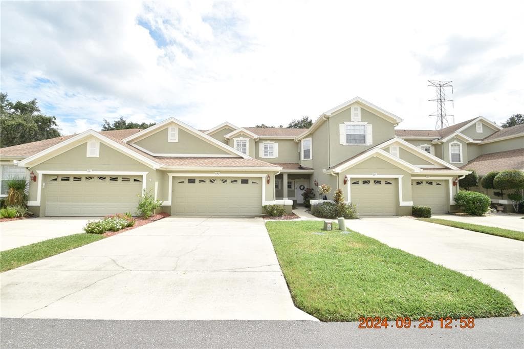 643 SPRING LAKE CIRCLE TARPON SPRINGS, FL 34688