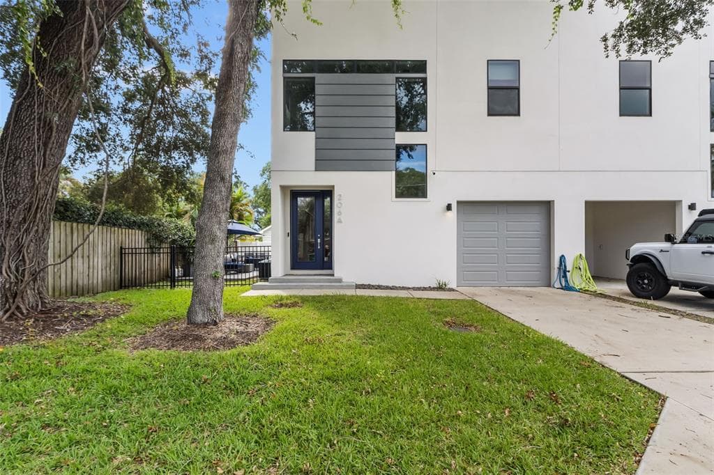 206 N ARRAWANA AVENUE UNIT A TAMPA, FL 33609