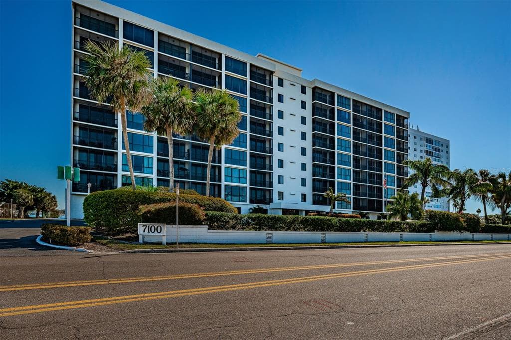 7100 SUNSHINE SKYWAY LANE S UNIT 601 ST PETERSBURG, FL 33711
